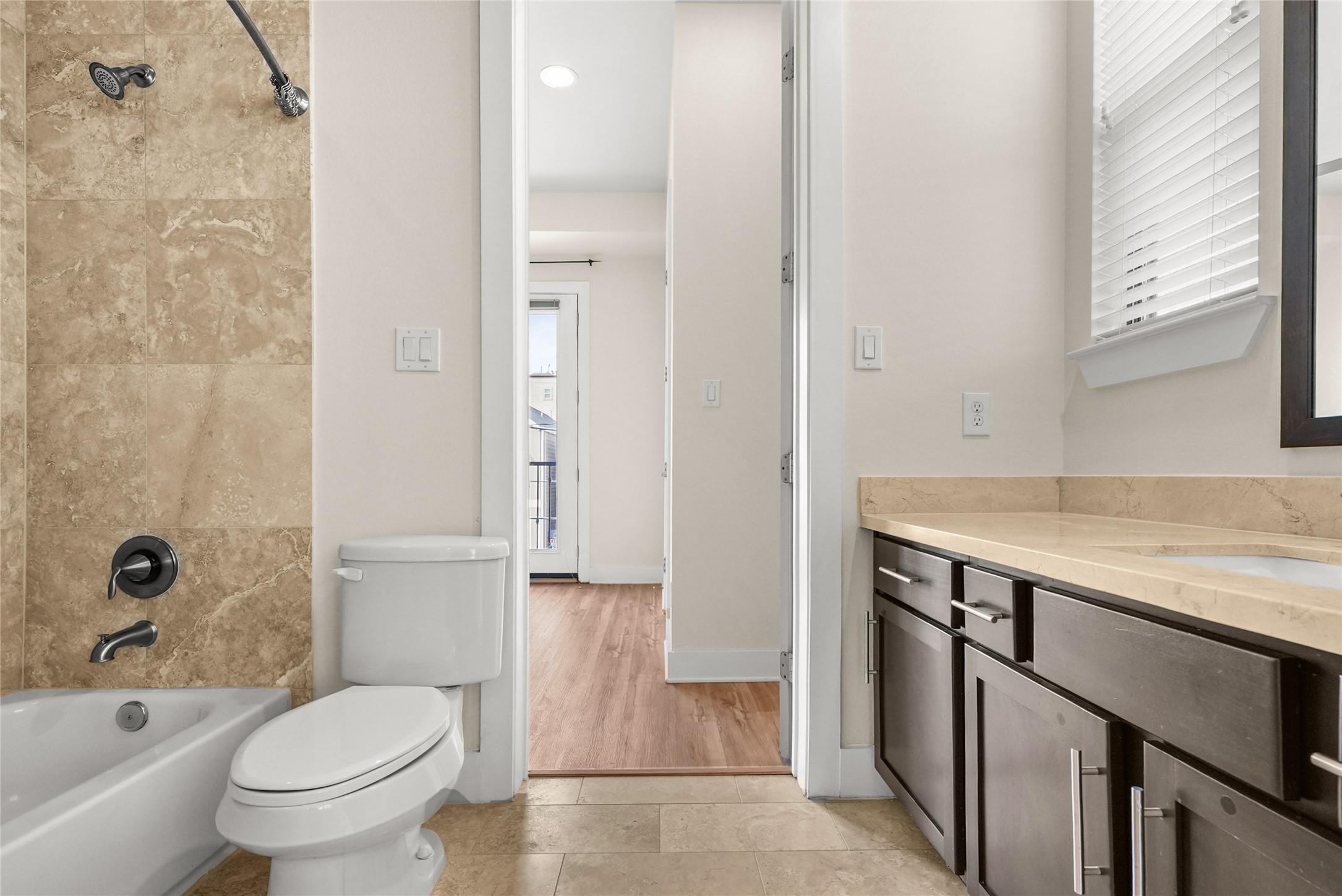 4409 Schuler Street, Unit A Houston, TX 77007 - Photo 27 of 33 Another view of the shared secondary bathroom.