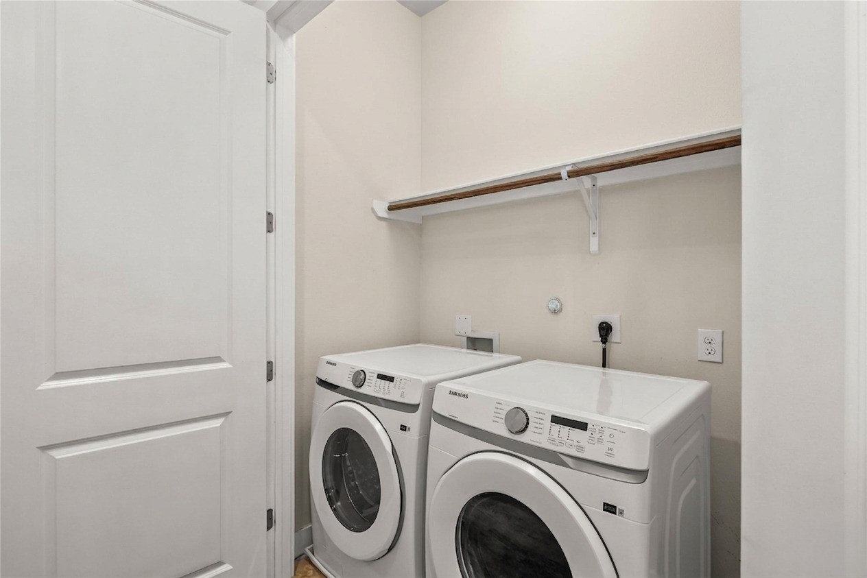 4409 Schuler Street, Unit A Houston, TX 77007 - Photo 30 of 33 This laundry room is conveniently located on the second floor alongside all the bedrooms.