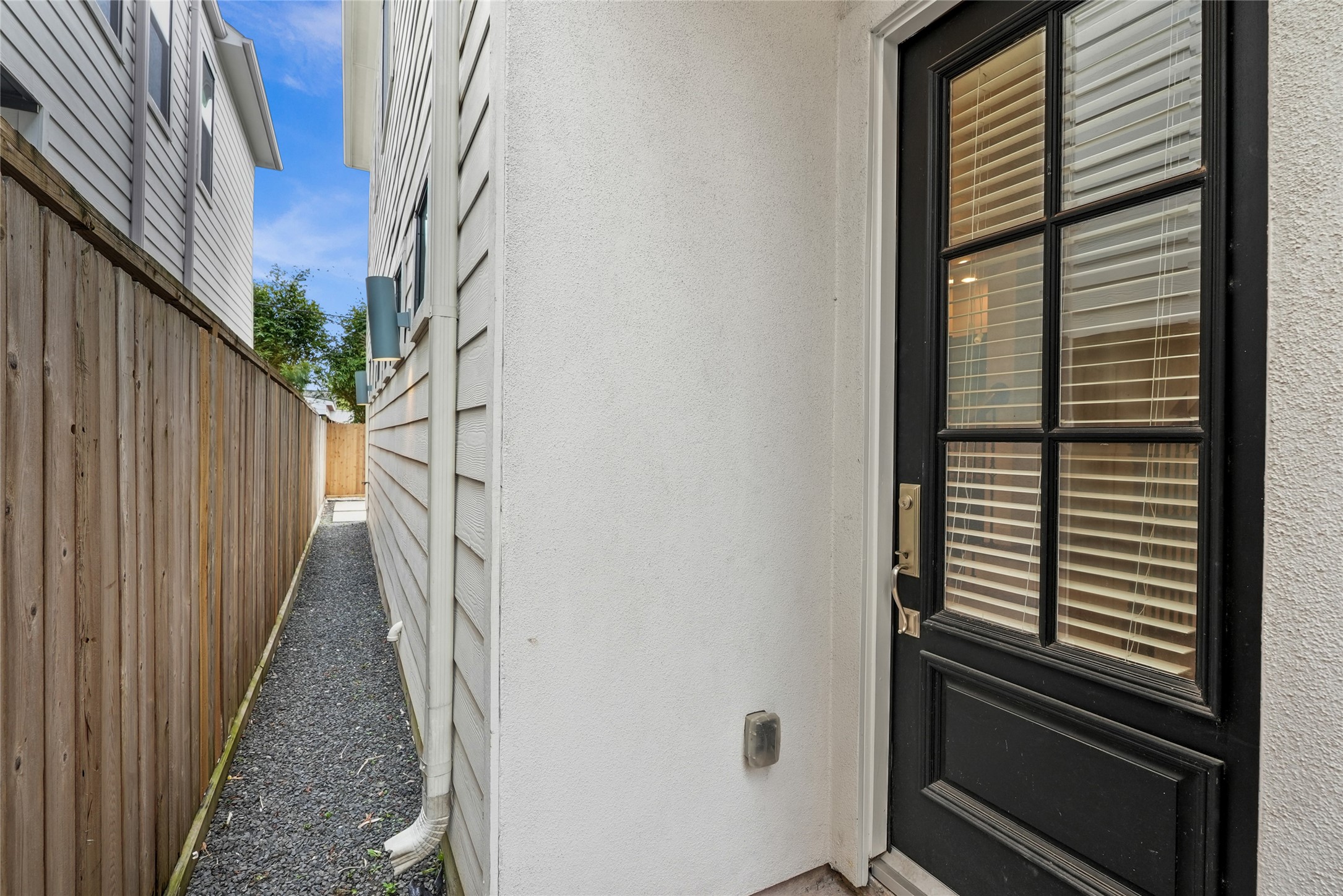 4409 Schuler Street, Unit A Houston, TX 77007 - Photo 4 of 33 Side entry door equipped with a multi-pane glass window and internal blinds.