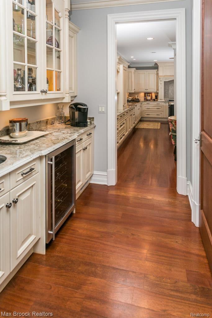 180 Ravine Road Birmingham, MI 48009 - Photo 6 of 41 180RavineRd-6.jpg