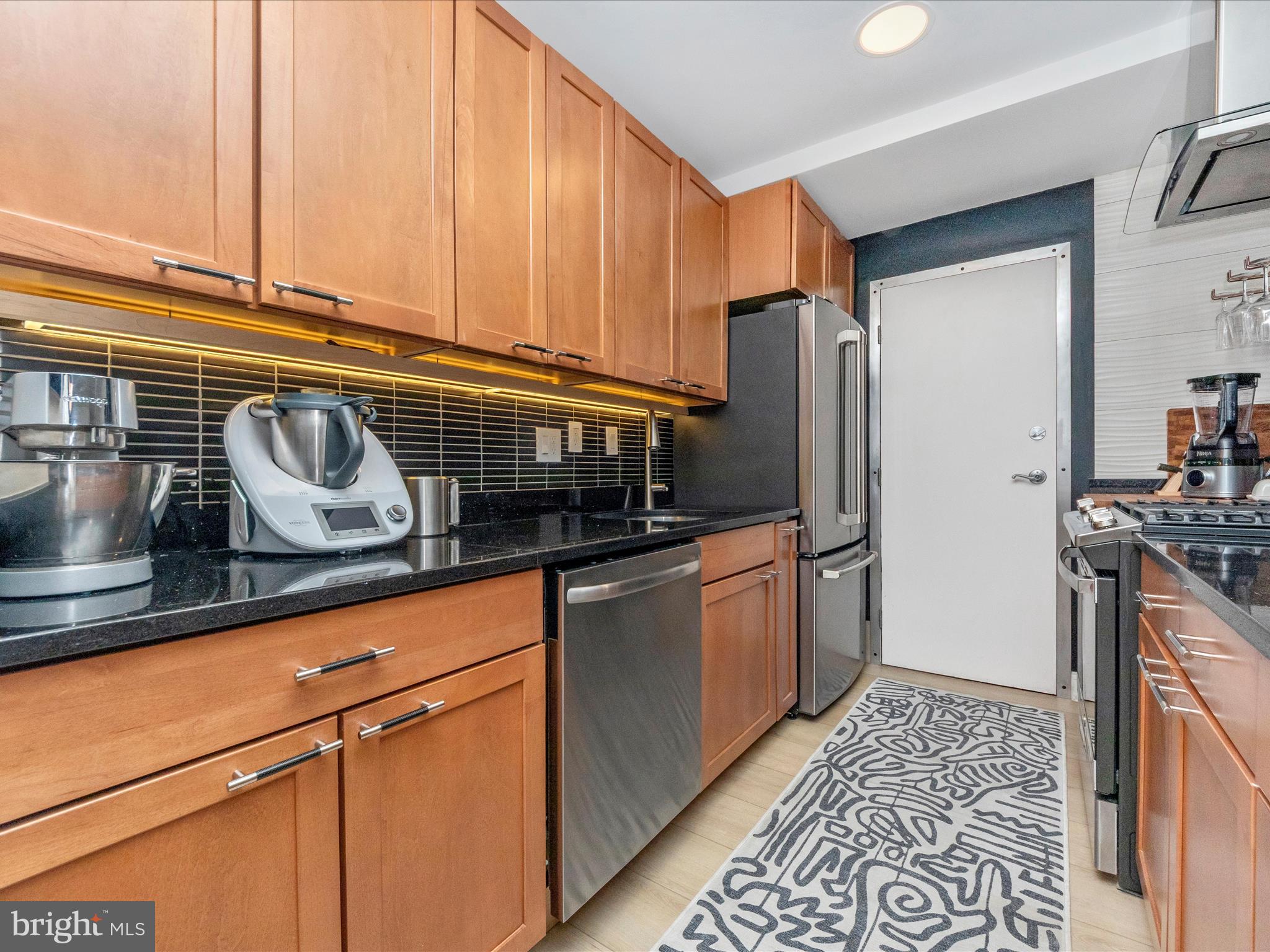 3900 Tunlaw Road Northwest, Unit 604 Washington, DC 20007 - Photo 17 of 37 View of kitchen with service door.