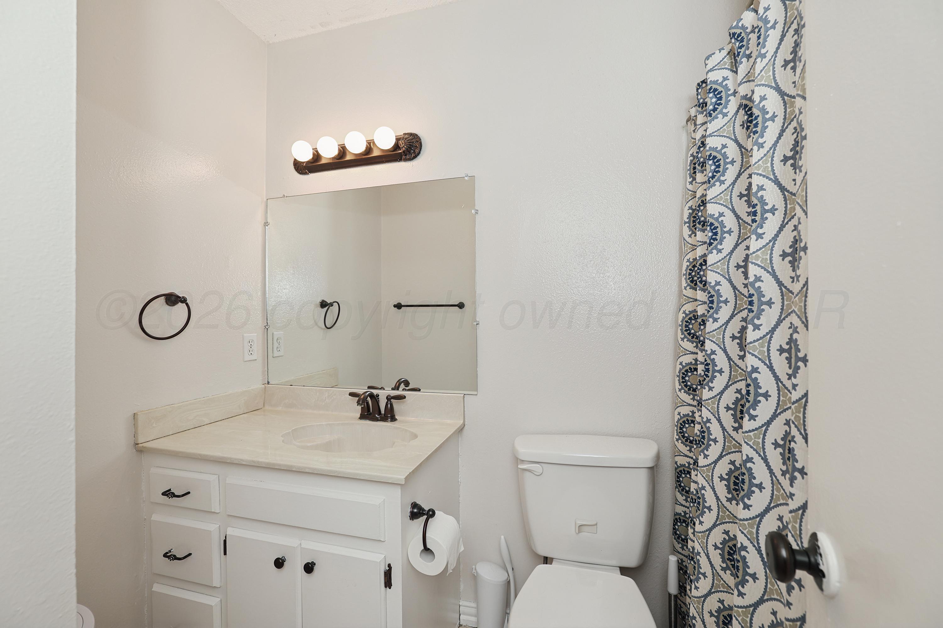 5142 Royce Drive Amarillo, TX 79110 - Photo 18 of 22 17-Bathroom