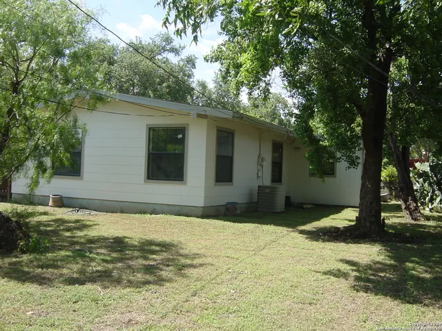 a view of a house with a backyard