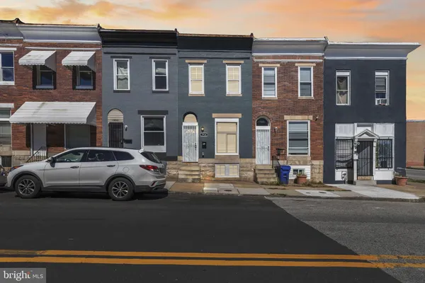 a car parked in front of a building