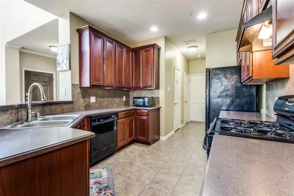 $2,695 | 8730 Manhattan Avenue, Plano, TX 75024