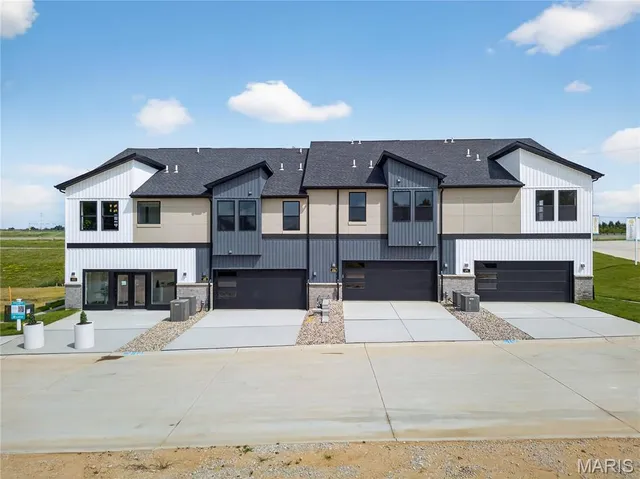 $395,000 | 19 Lienemann Court, St. Peters, MO 63303