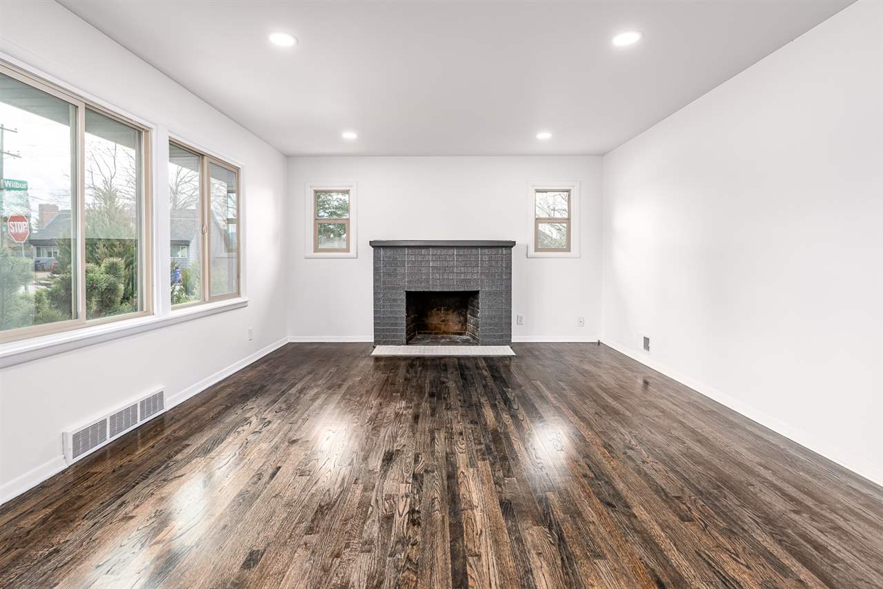 803 North Wilbur Road Spokane Valley, WA 99206 - Photo 2 of 17 Gallery Image 2