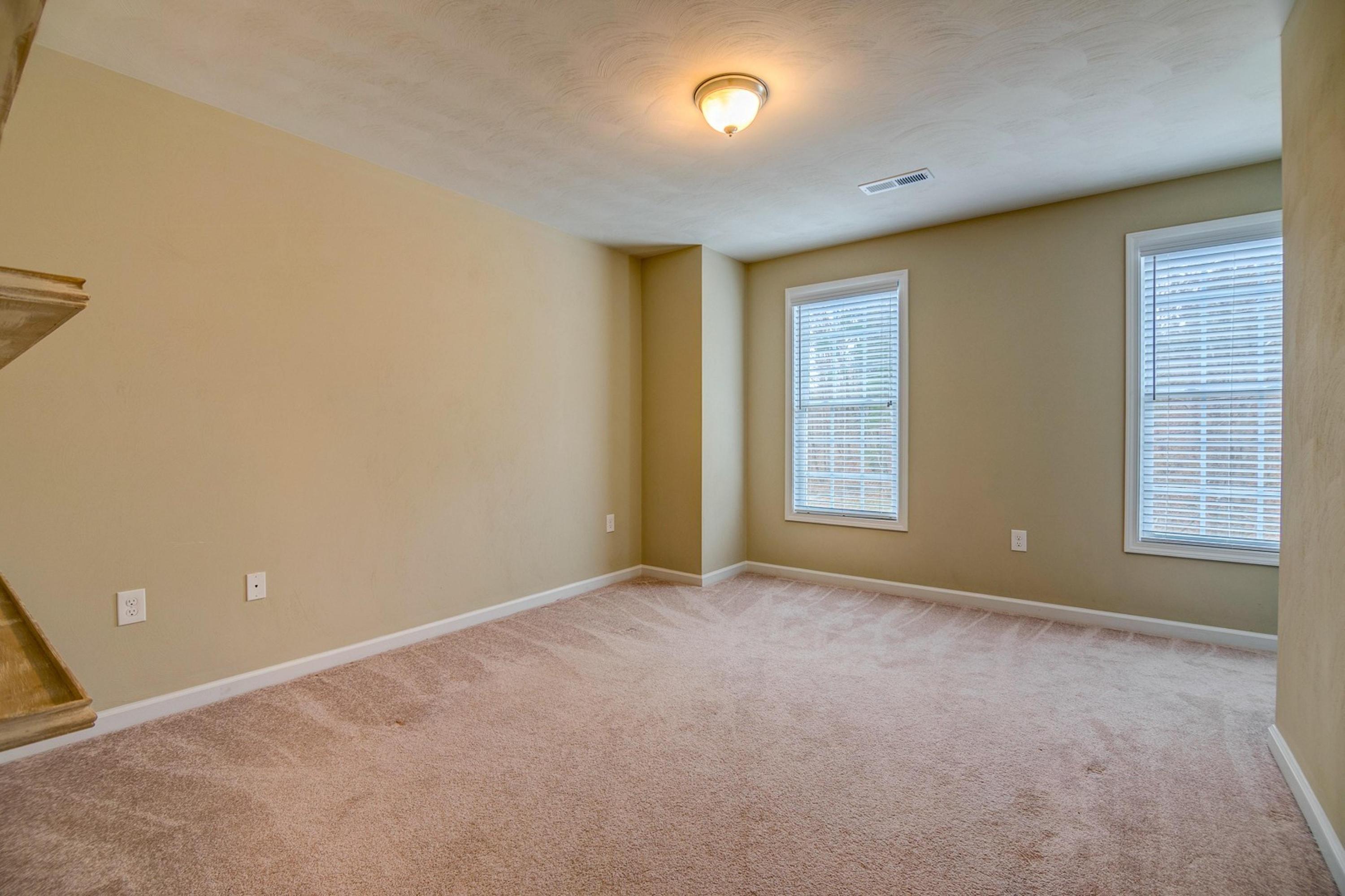 1017 Longview Road Roanoke, VA 24018 - Photo 18 of 38 017-294665-1017 Longview Road-18_7123892