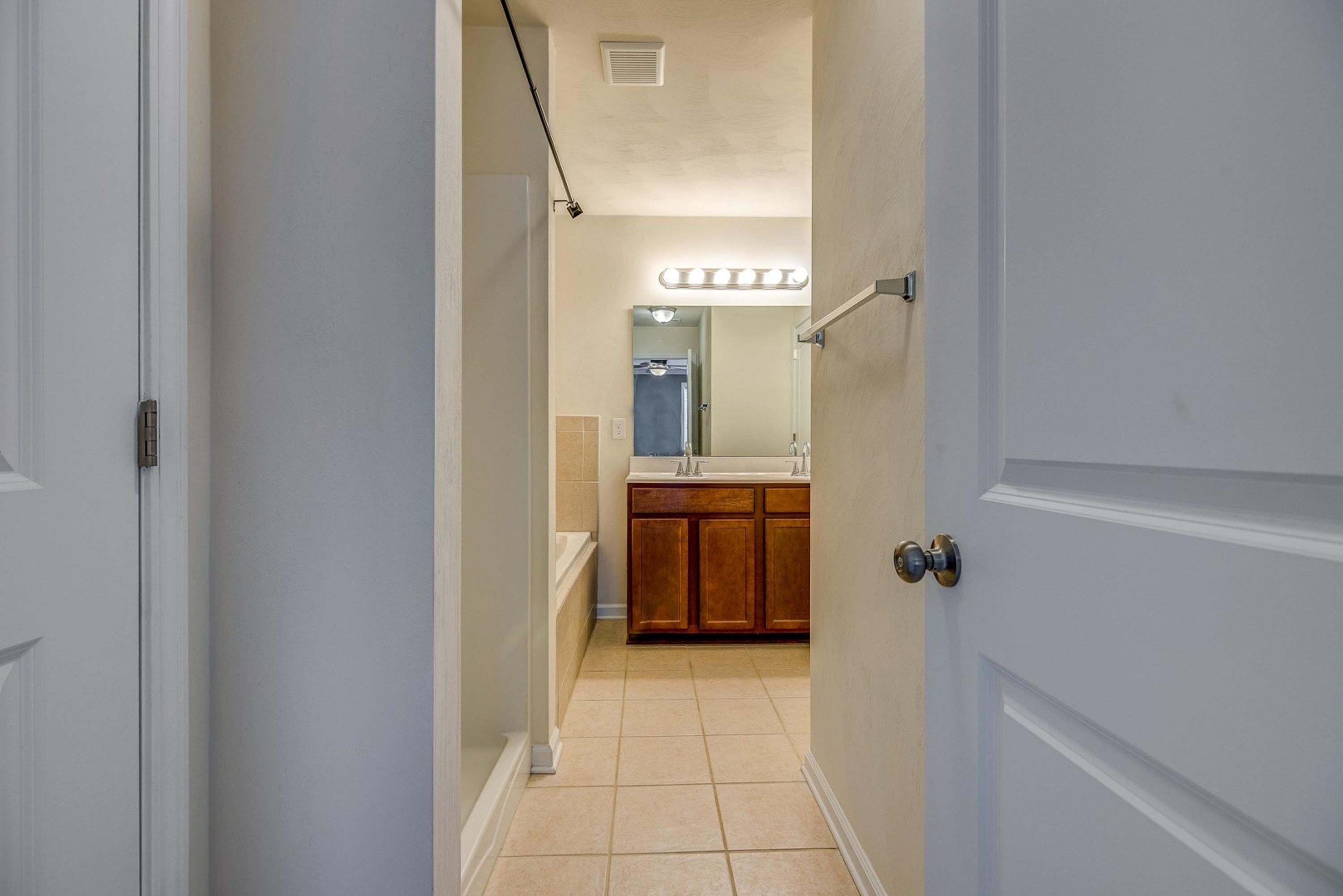 1017 Longview Road Roanoke, VA 24018 - Photo 23 of 38 022-294665-1017 Longview Road-23_7123899