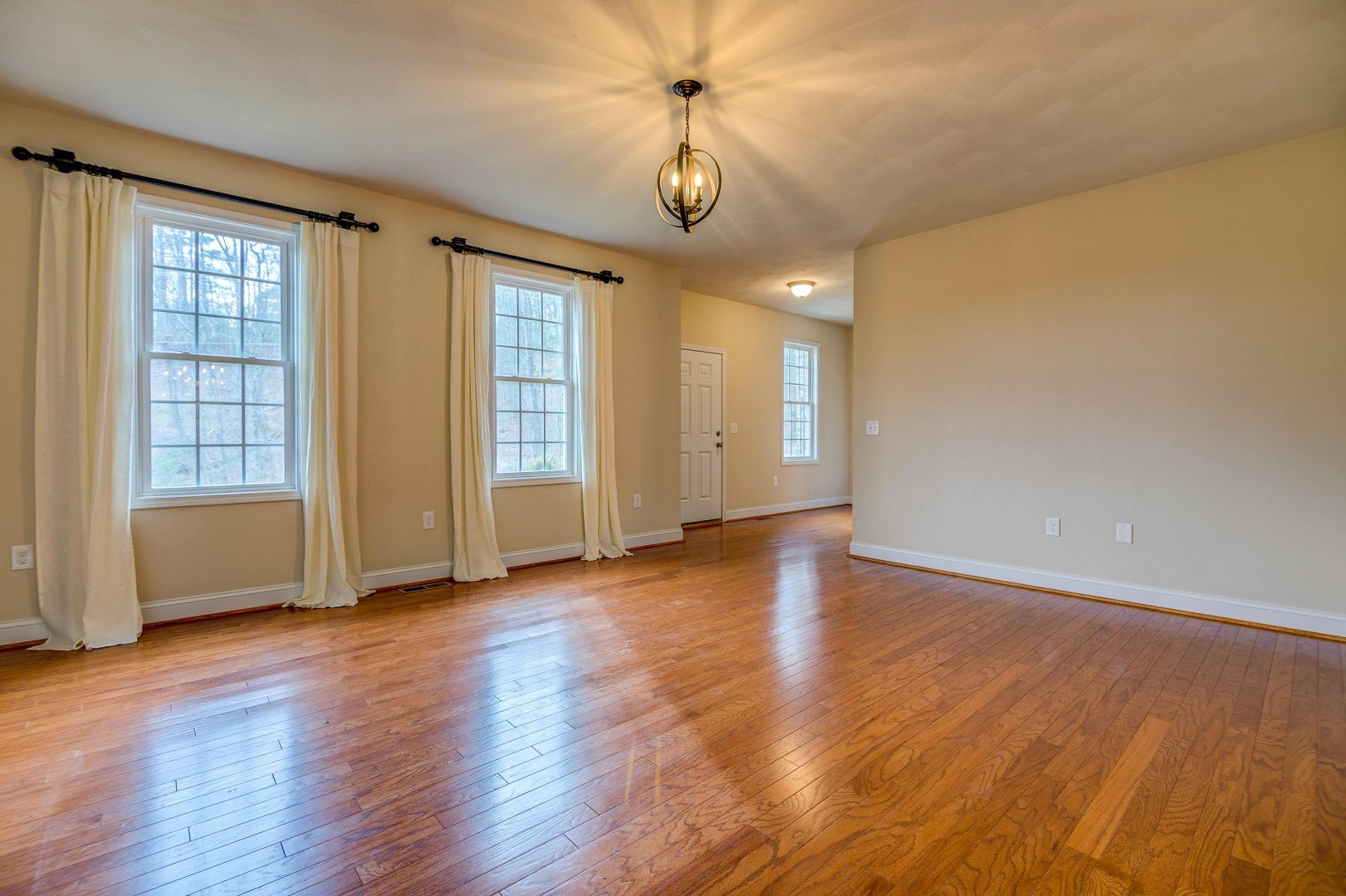 1017 Longview Road Roanoke, VA 24018 - Photo 4 of 38 004-294665-1017 Longview Road-6_7123877