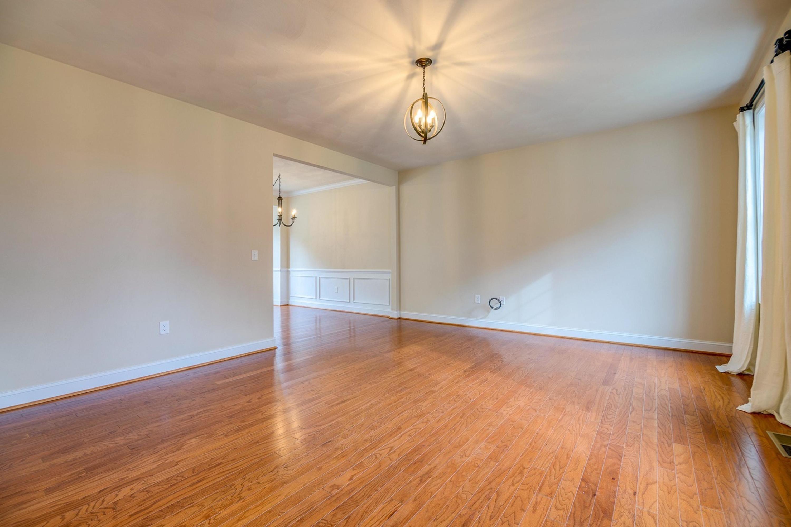 1017 Longview Road Roanoke, VA 24018 - Photo 5 of 38 005-294665-1017 Longview Road-5_7123878