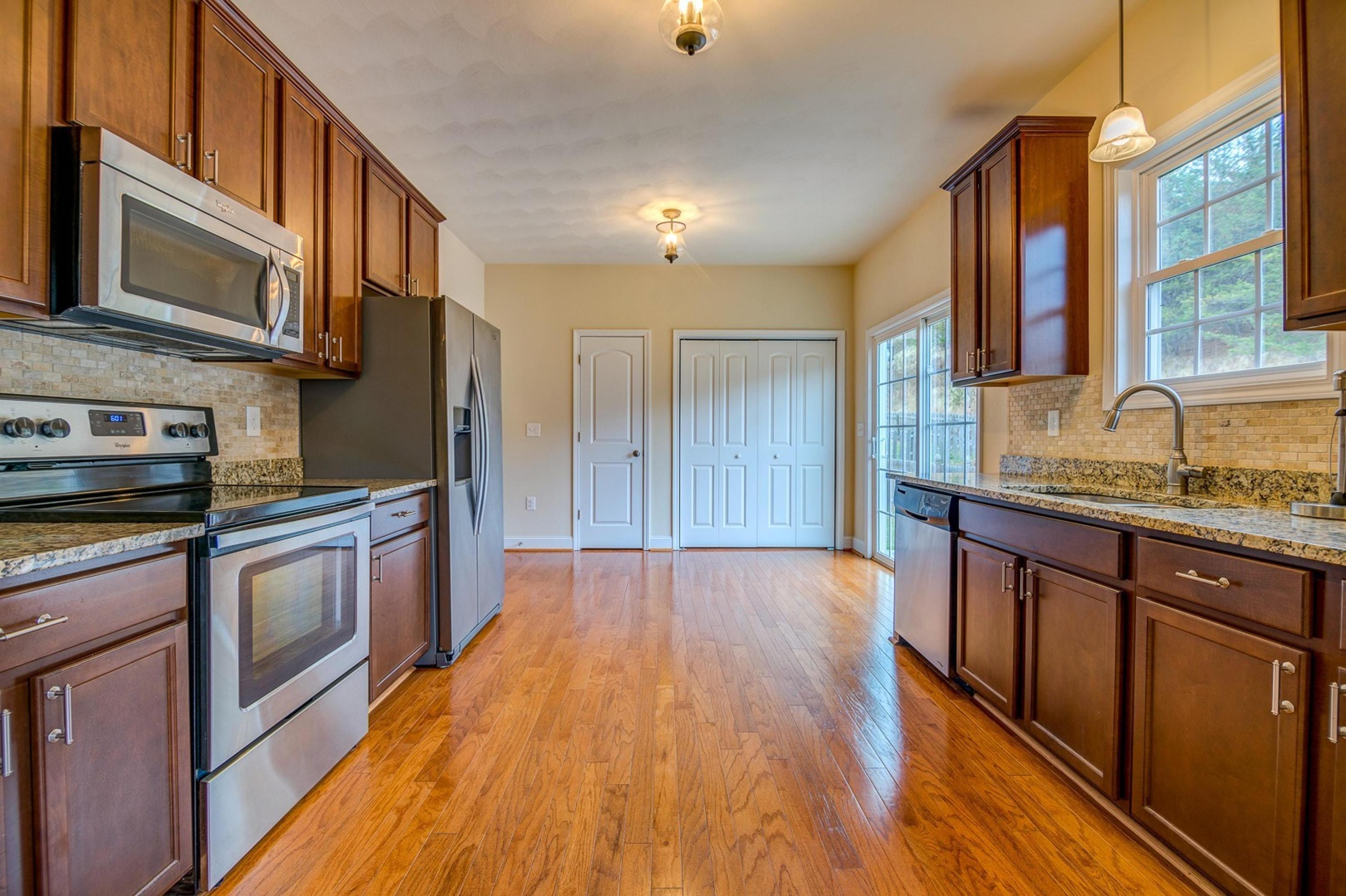 1017 Longview Road Roanoke, VA 24018 - Photo 7 of 38 007-294665-1017 Longview Road-8_7123880