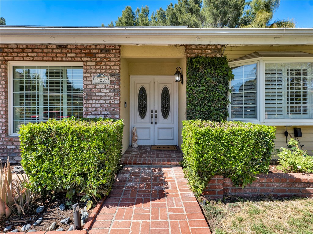 19207 Olympia Street Porter Ranch, CA 91326 - Photo 3 of 44