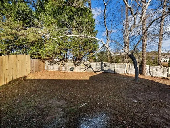 a view of yard with green space