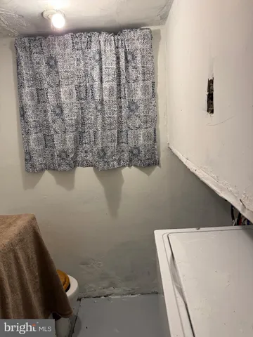 a view of utility room