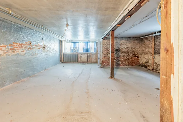 a view of empty room with windows