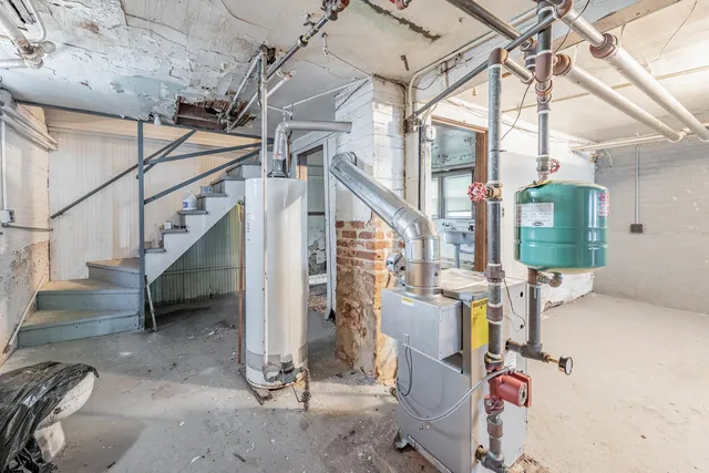 a view of entryway and hall