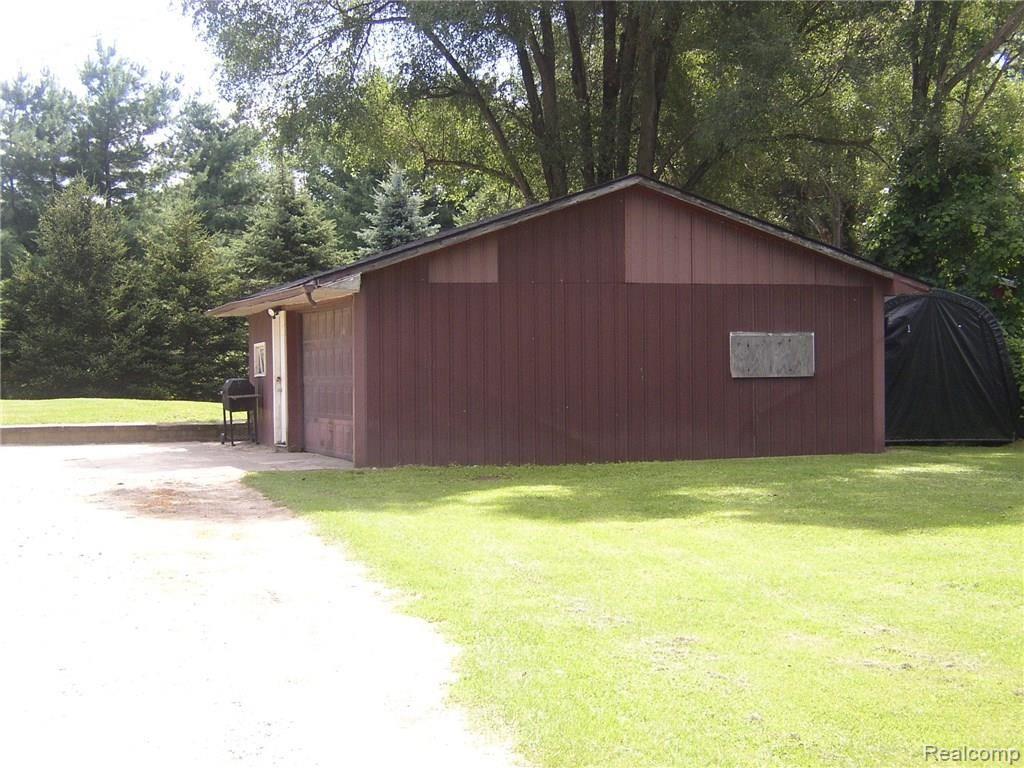 1448 North Maple Leaf Road Lapeer, MI 48446 - Photo 14 of 45 P7170004.JPG