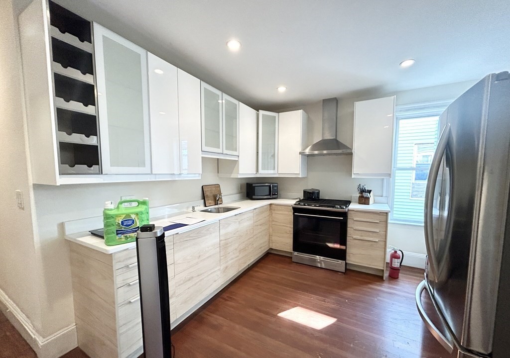 692 Columbia Road, Unit 2 Boston, MA 02125 - Photo 1 of 10