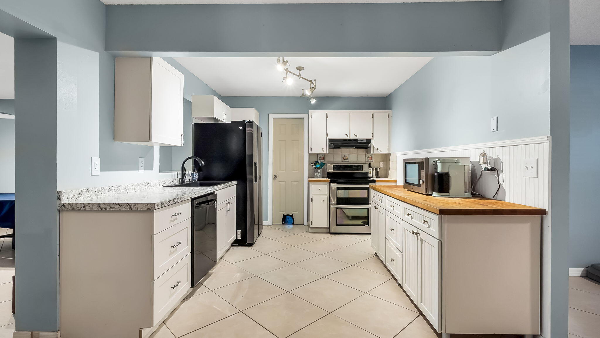 5298 2nd Road Lake Worth, FL 33467 - Photo 15 of 35 Kitchen