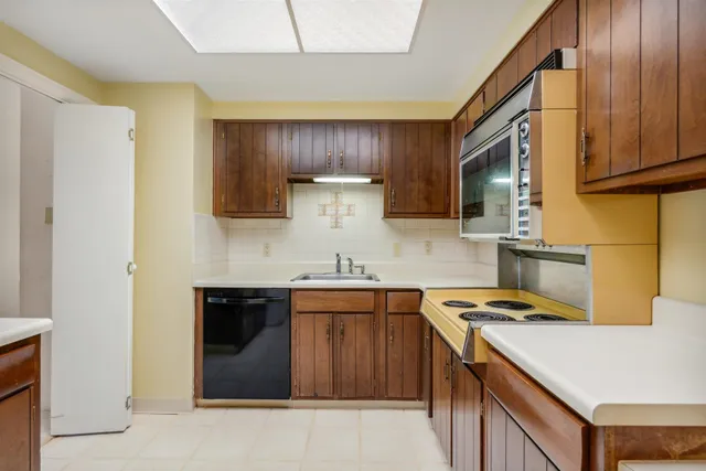 $95,000 | 475 North Highland Street, Unit 2K, Memphis, TN 38122