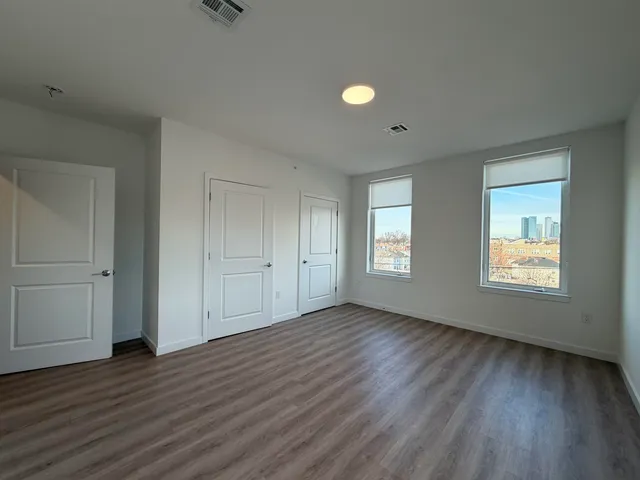 $1,950 | 306 Bergen Avenue, Unit 404, Jersey City, NJ 07305