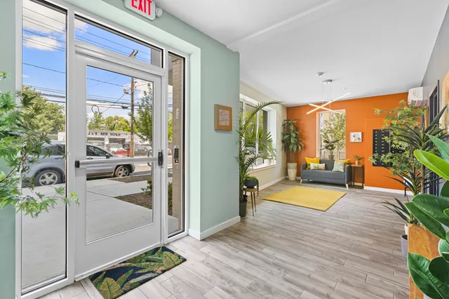 $1,950 | 306 Bergen Avenue, Unit 404, Jersey City, NJ 07305