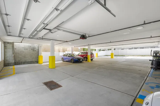 $1,950 | 306 Bergen Avenue, Unit 404, Jersey City, NJ 07305