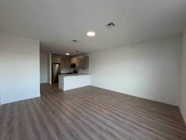 $1,950 | 306 Bergen Avenue, Unit 404, Jersey City, NJ 07305