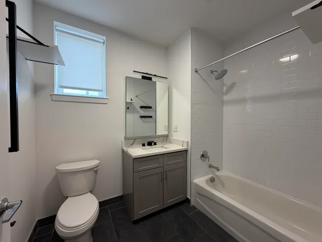 $1,950 | 306 Bergen Avenue, Unit 404, Jersey City, NJ 07305