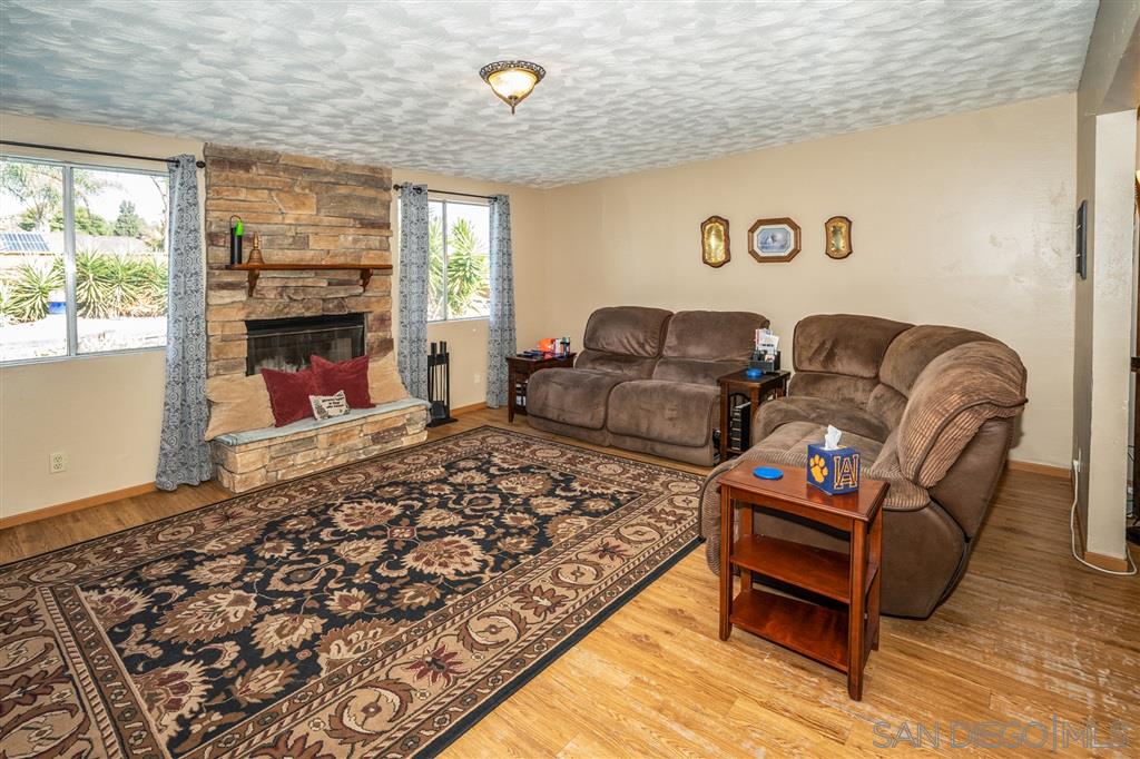 9748 Abbeyfield Road Santee, CA 92071 - Photo 6 of 25 Gallery Image 6