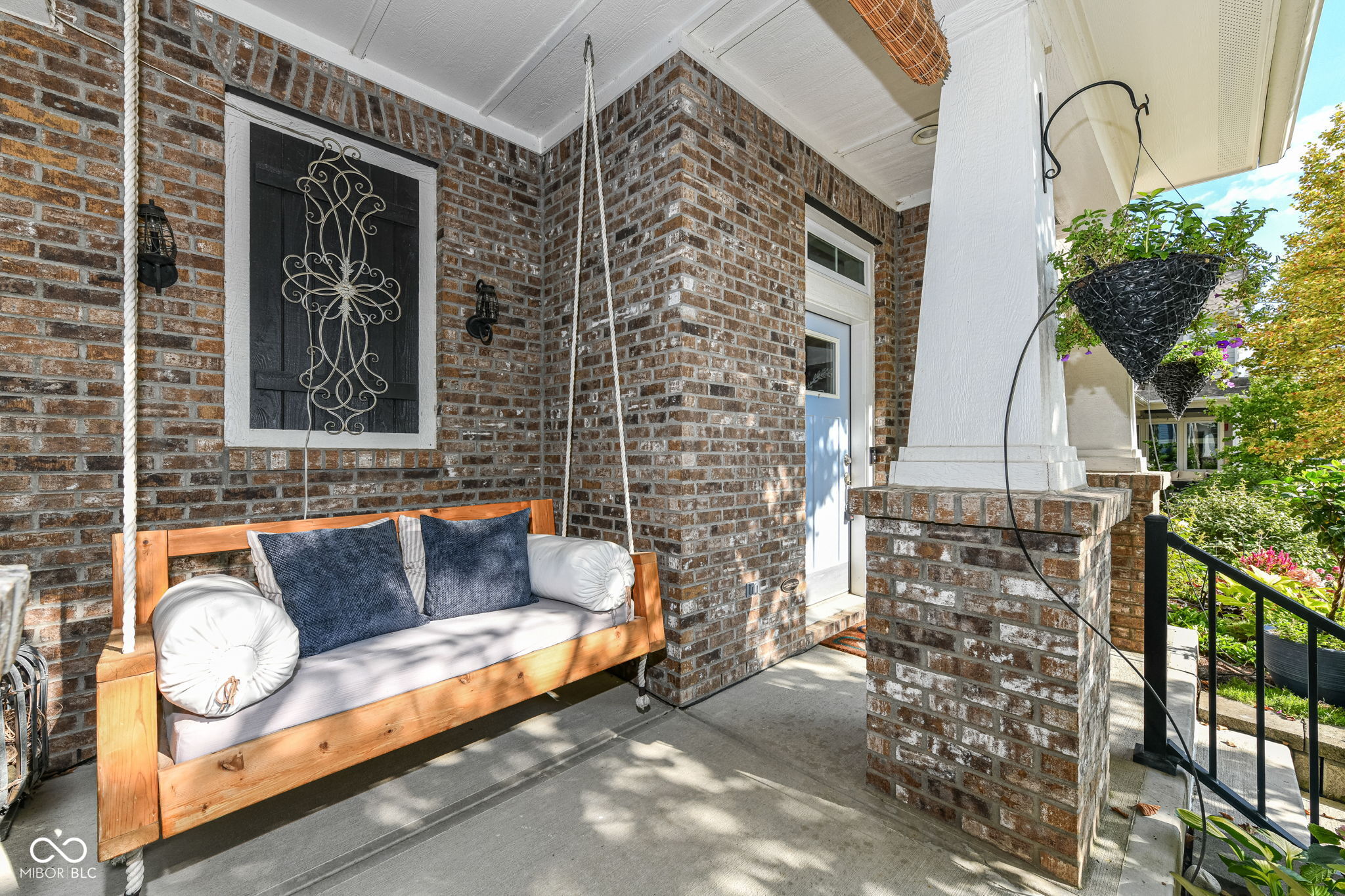 5733 Birtz Road Indianapolis, IN 46216 - Photo 3 of 46 Gallery Image 3