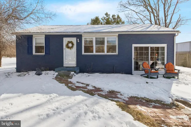 $400,000 | 15 Maple Avenue, Line Lexington, PA 18932