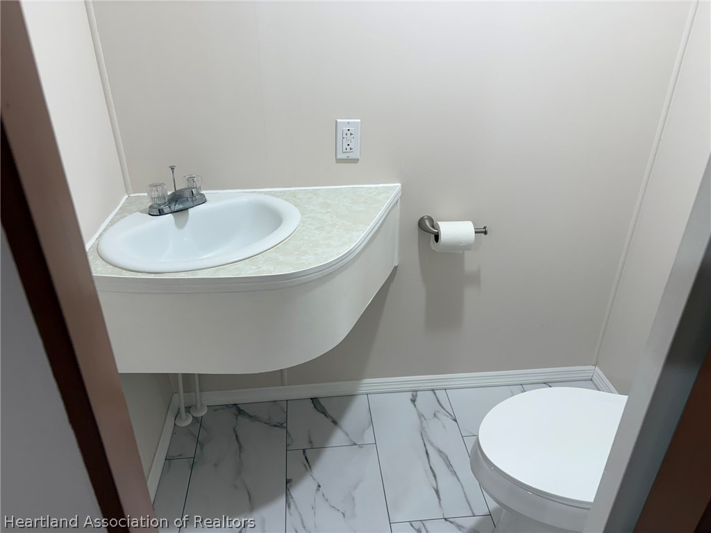 7938 Elliott Road Sebring, FL 33876 - Photo 15 of 20 a bathroom with a sink and mirror