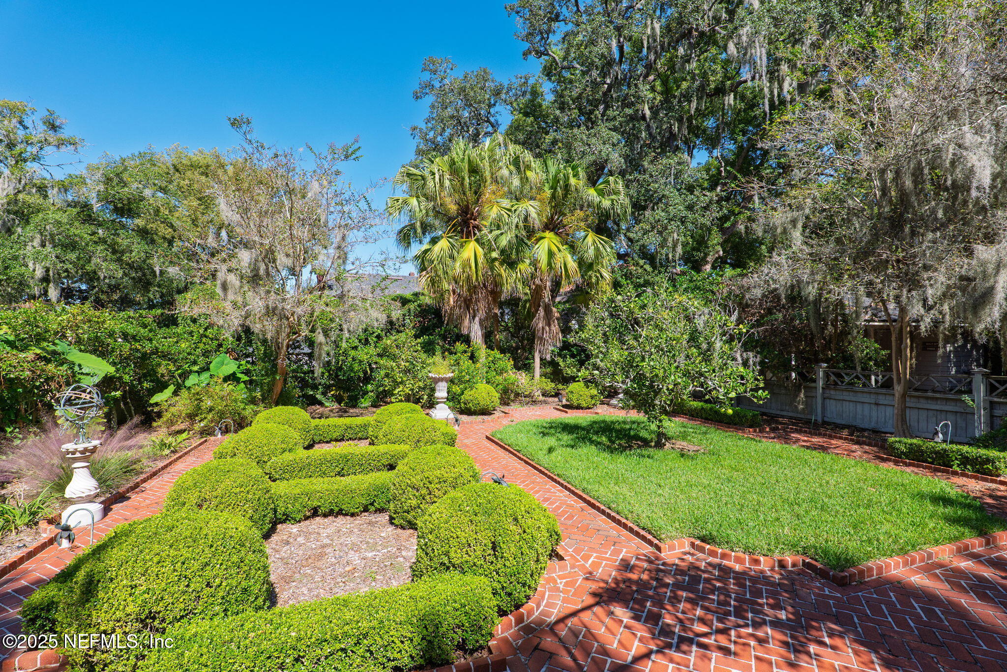 2127 River Road Jacksonville, FL 32207 - Photo 11 of 54 Pristine Garden