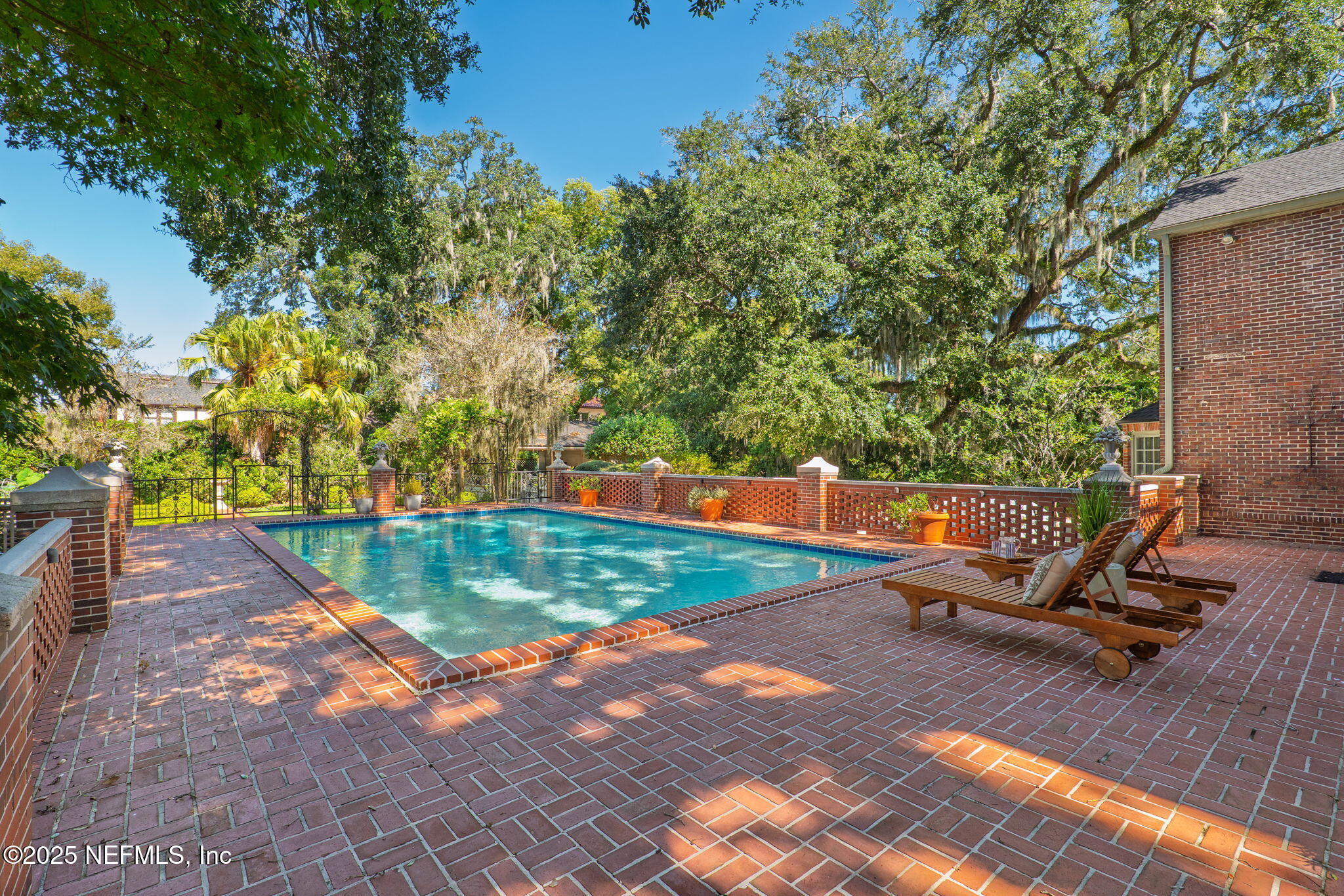2127 River Road Jacksonville, FL 32207 - Photo 9 of 54 a view of a park with large trees