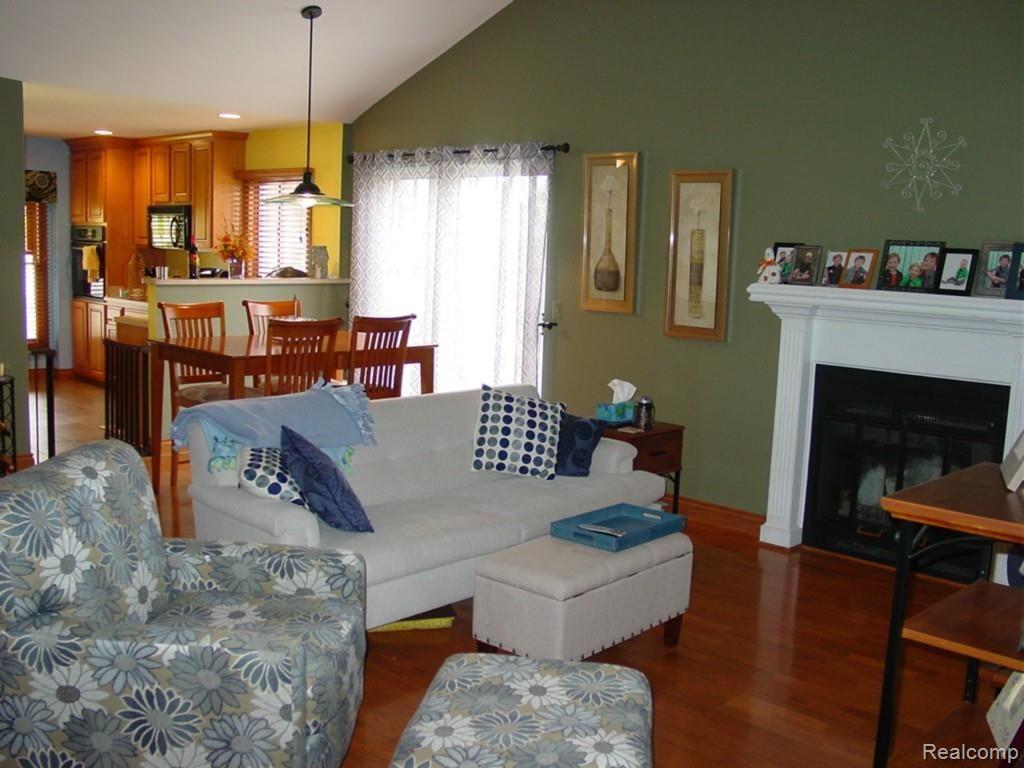 360 Huntington Court Rochester, MI 48307 - Photo 8 of 9 Open floor plan.jpg