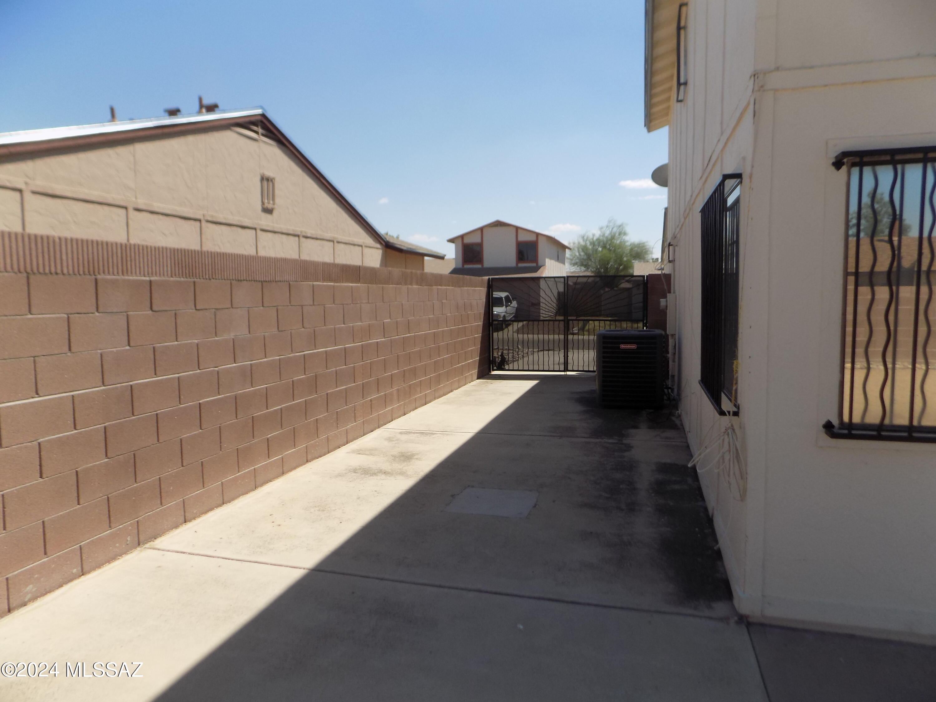 2580 West Fanbrook Road Tucson, AZ 85741 - Photo 4 of 32