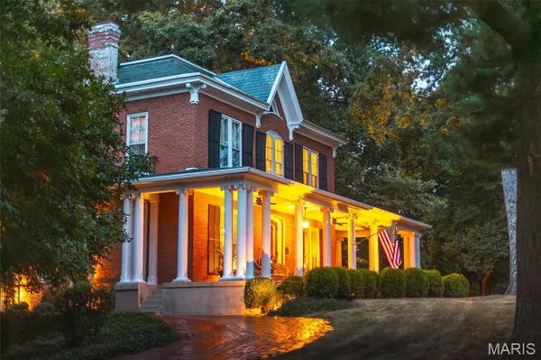 $895,000 | 1014 Henry Street, Alton, IL 62002