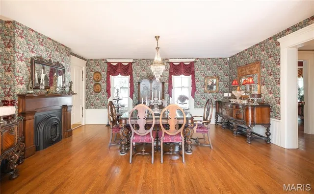 $895,000 | 1014 Henry Street, Alton, IL 62002