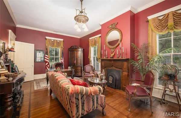 $849,500 | 1014 Henry Street, Alton, IL 62002