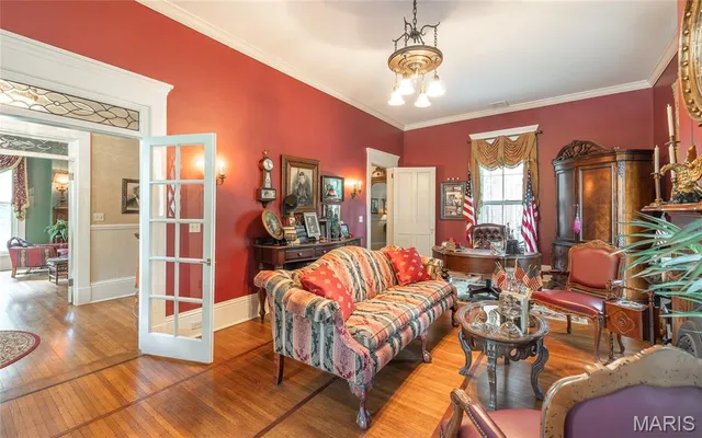 $895,000 | 1014 Henry Street, Alton, IL 62002