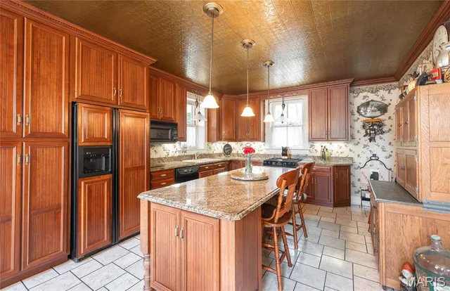 $895,000 | 1014 Henry Street, Alton, IL 62002