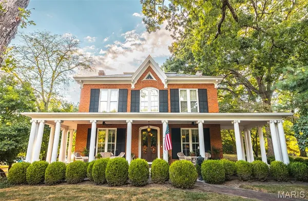 $849,500 | 1014 Henry Street, Alton, IL 62002