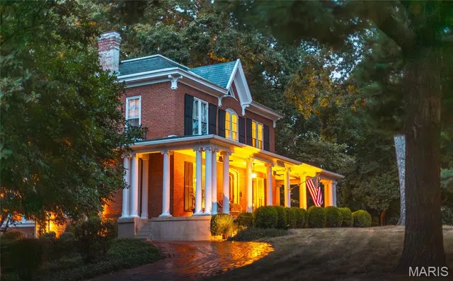 $895,000 | 1014 Henry Street, Alton, IL 62002