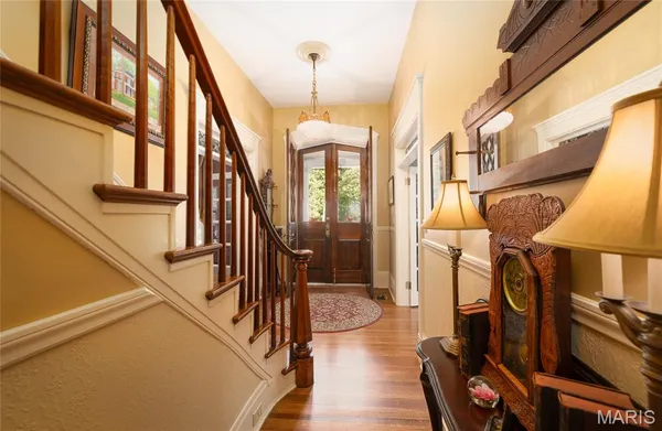 $849,500 | 1014 Henry Street, Alton, IL 62002