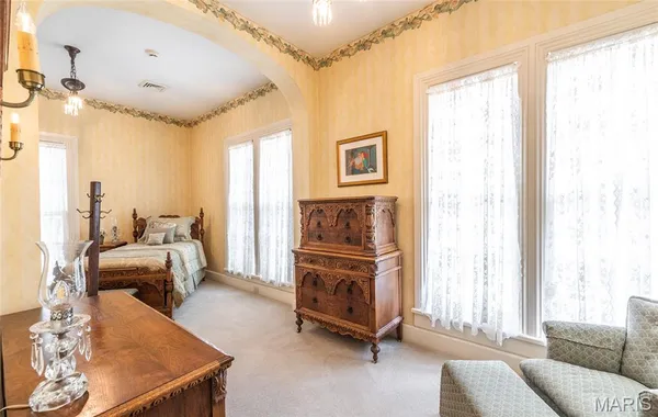 $849,500 | 1014 Henry Street, Alton, IL 62002