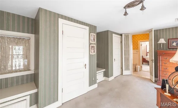 $849,500 | 1014 Henry Street, Alton, IL 62002