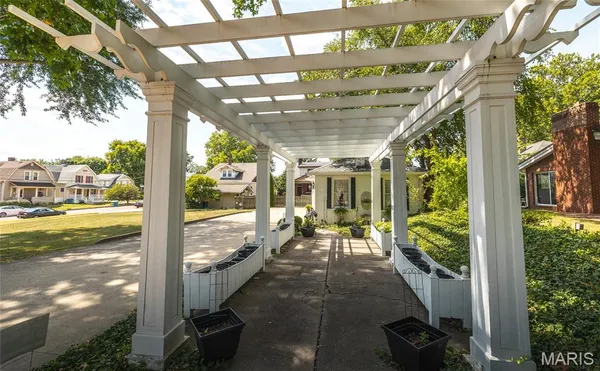 $849,500 | 1014 Henry Street, Alton, IL 62002