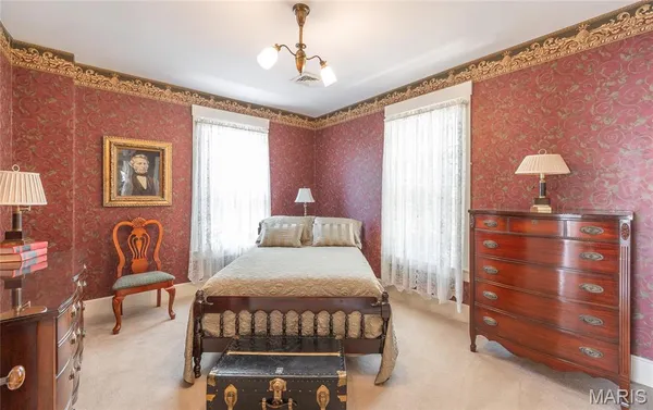 $849,500 | 1014 Henry Street, Alton, IL 62002